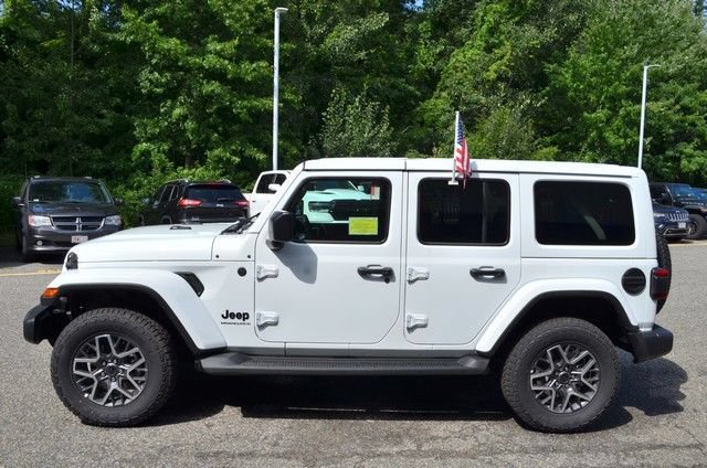 New 2026 Jeep Wrangler Unlimited Sahara AWD/4WD image 5