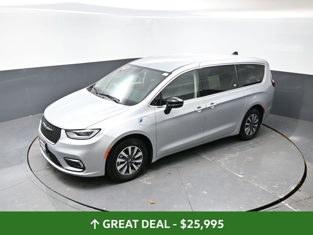 Used 2024 Chrysler Pacifica Limited FWD image 46