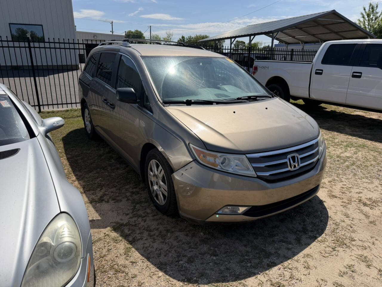 Used 2011 Honda Odyssey LX image 3
