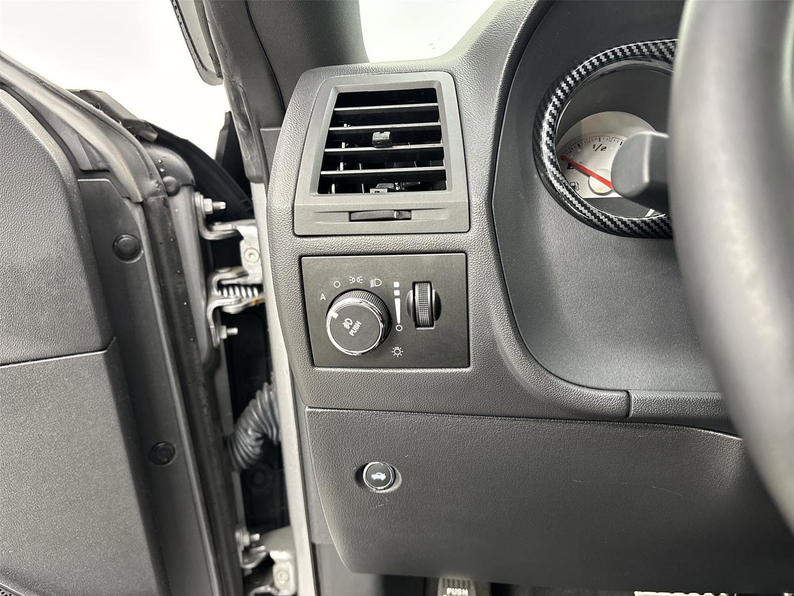 Used 2011 Dodge Challenger SRT8 image 31