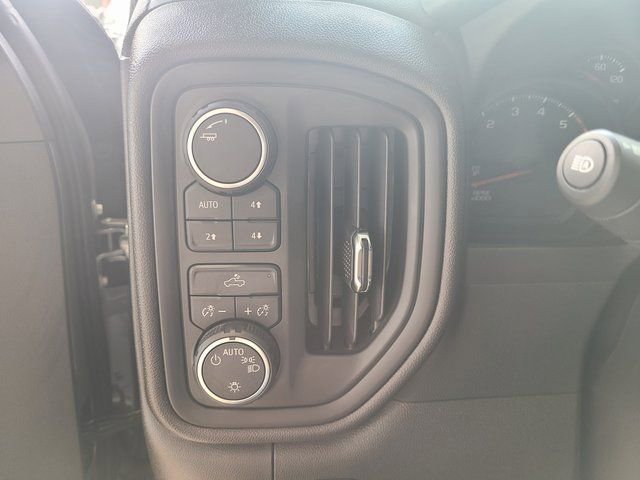 Used 2026 Chevrolet Silverado 1500 Custom Trail Boss w/ LPO, Dark Essentials Package image 15