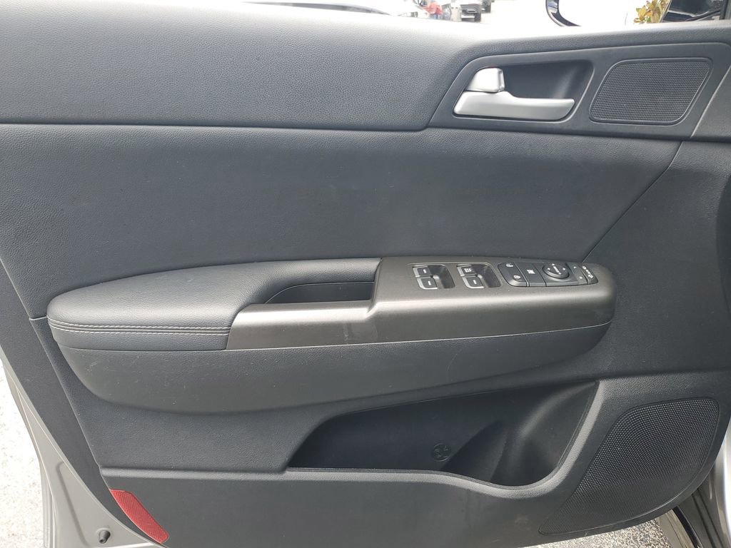 Used 2021 Kia Sportage S image 16
