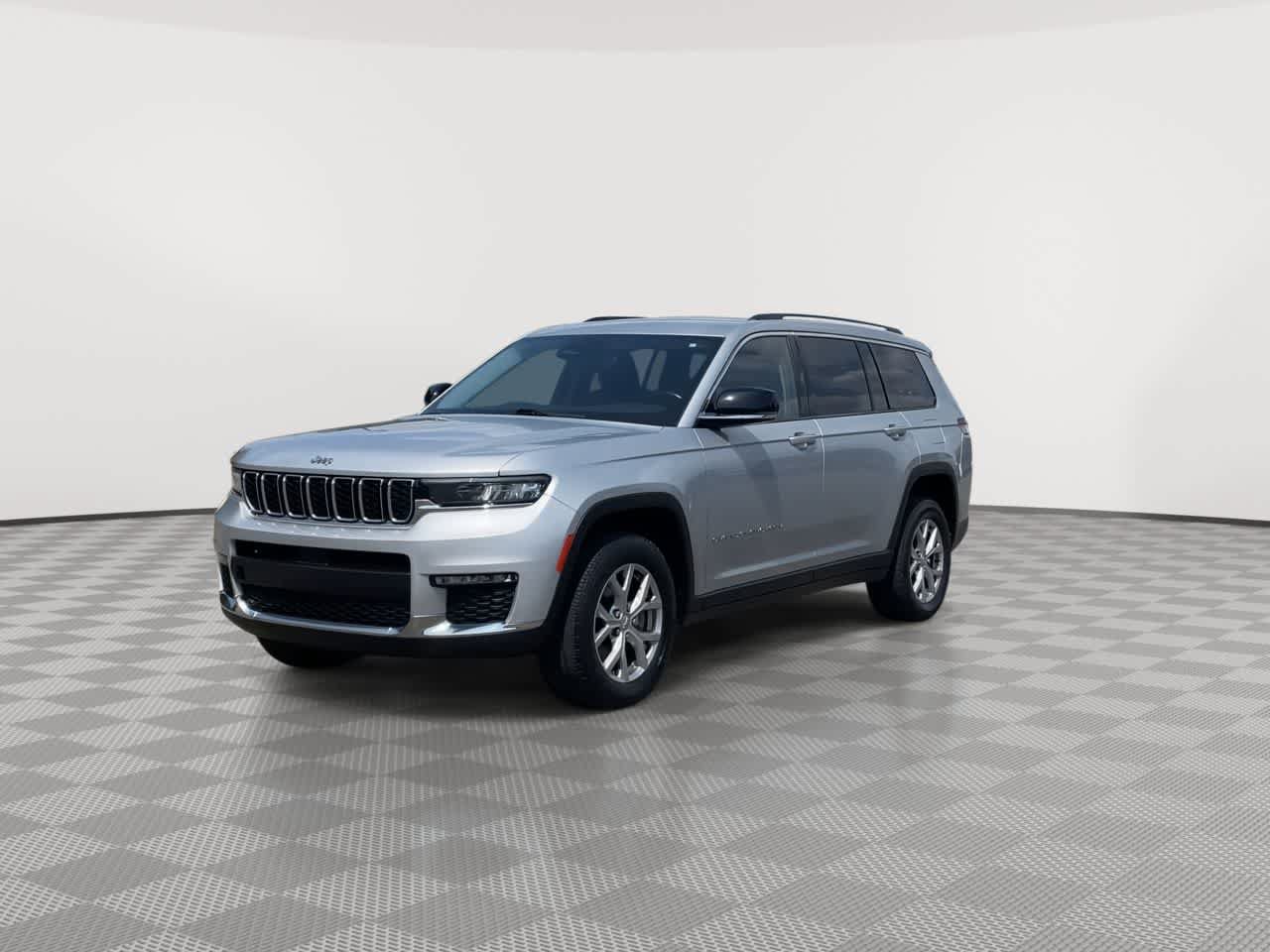 Used 2021 Jeep Grand Cherokee L Limited AWD/4WD image 4