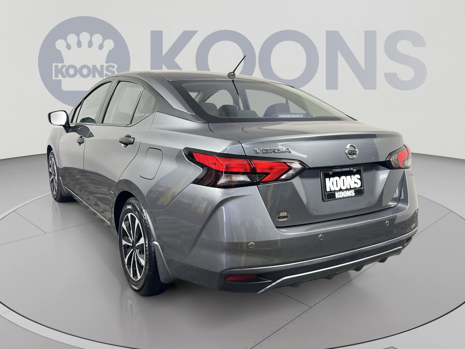 Used 2021 Nissan Versa S FWD image 4