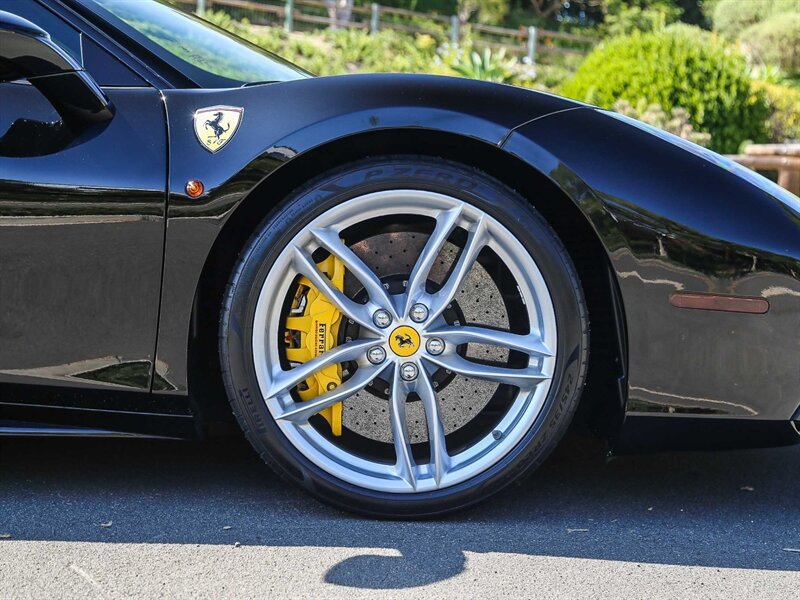 Used 2016 Ferrari 488 GTB RWD image 21