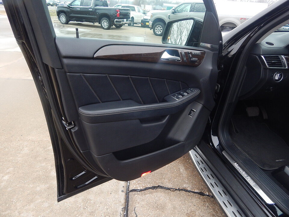 Used 2015 Mercedes-Benz GL 450 4MATIC image 11