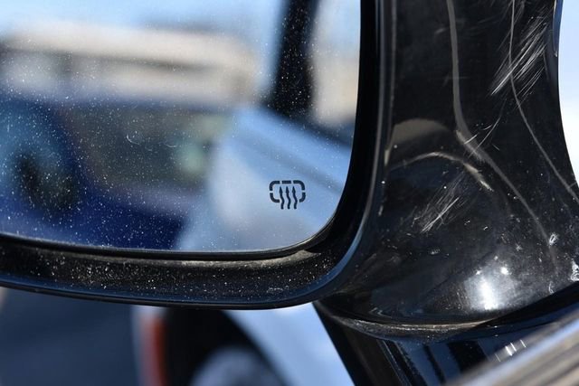 Used 2024 Chrysler Pacifica Select image 10