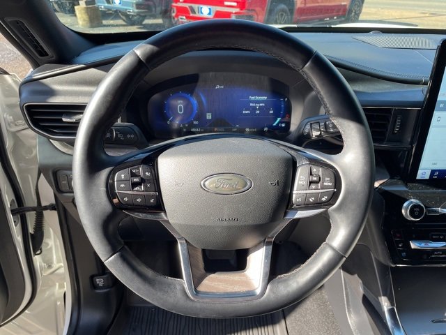 Used 2022 Ford Explorer Platinum w/ Equipment Group 601A image 12