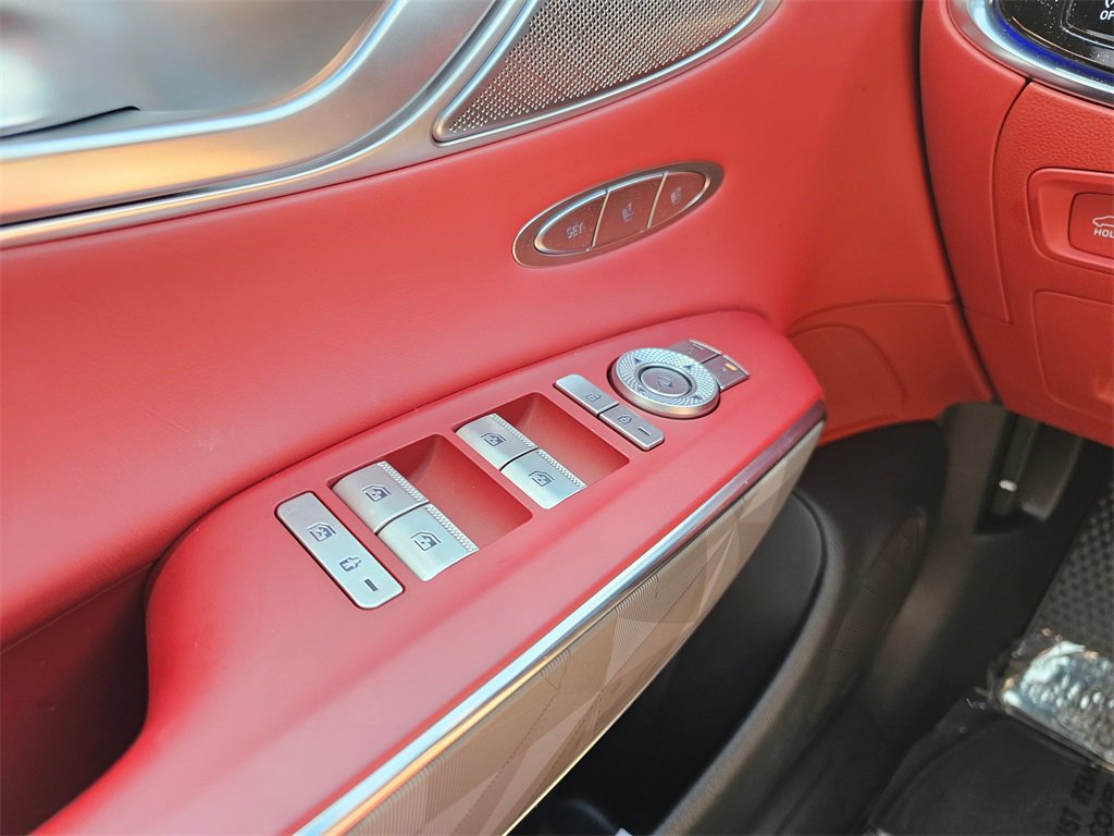 Used 2025 Genesis GV70 3.5T Sport w/ Sport Advanced Package image 32