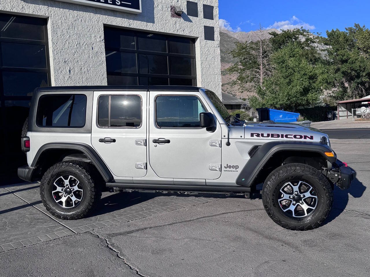 Used 2023 Jeep Wrangler Unlimited Rubicon w/ Cold Weather Group AWD/4WD image 4
