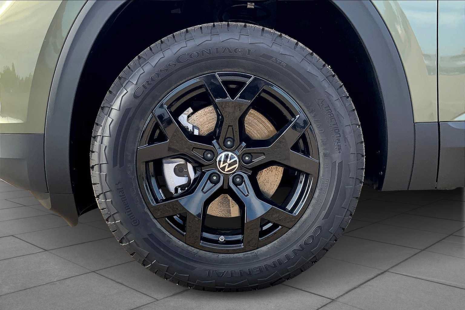 Used 2026 Volkswagen Atlas Peak Edition AWD/4WD image 12