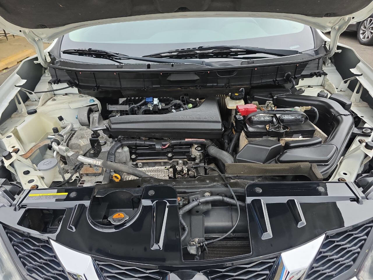 Used 2015 Nissan Rogue SV w/ SV Moonroof Package image 29