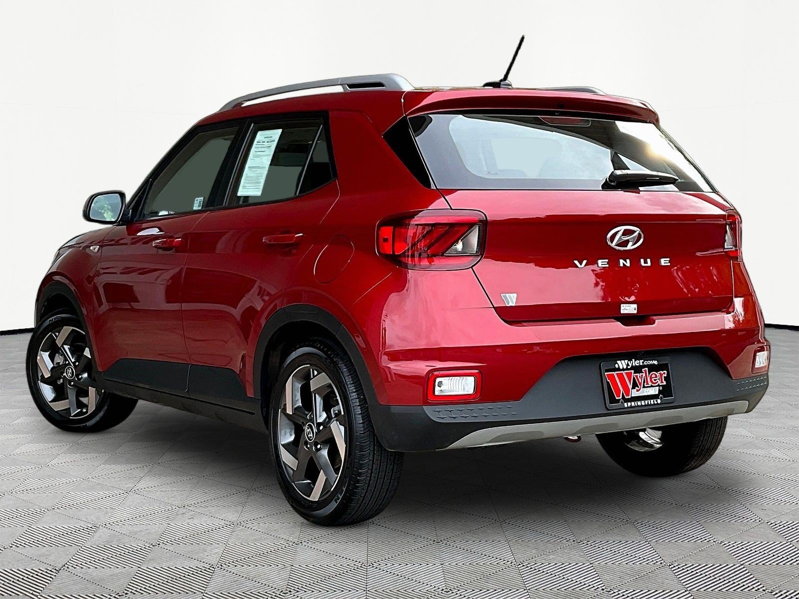 Used 2026 Hyundai Venue SEL FWD image 4