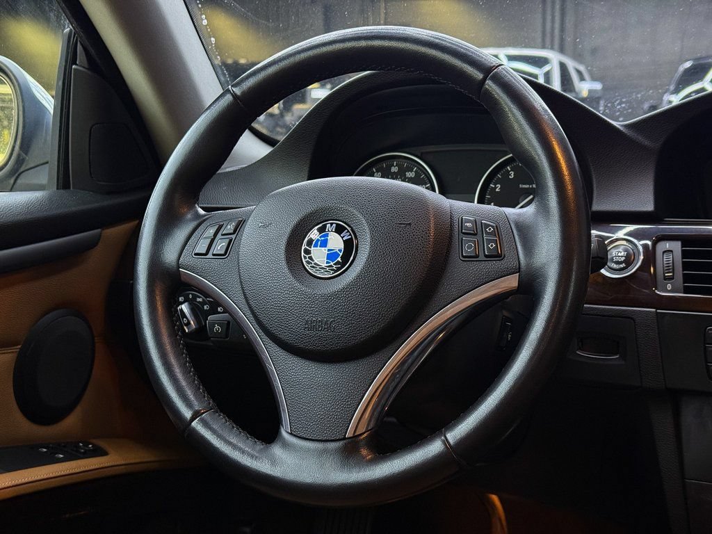 Used 2011 BMW 335i xDrive Coupe AWD/4WD image 19