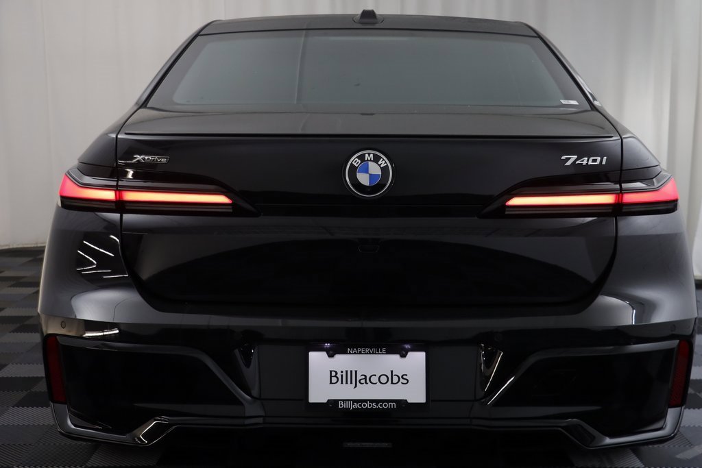 Certified 2025 BMW 740i xDrive w/ Premium Package image 17