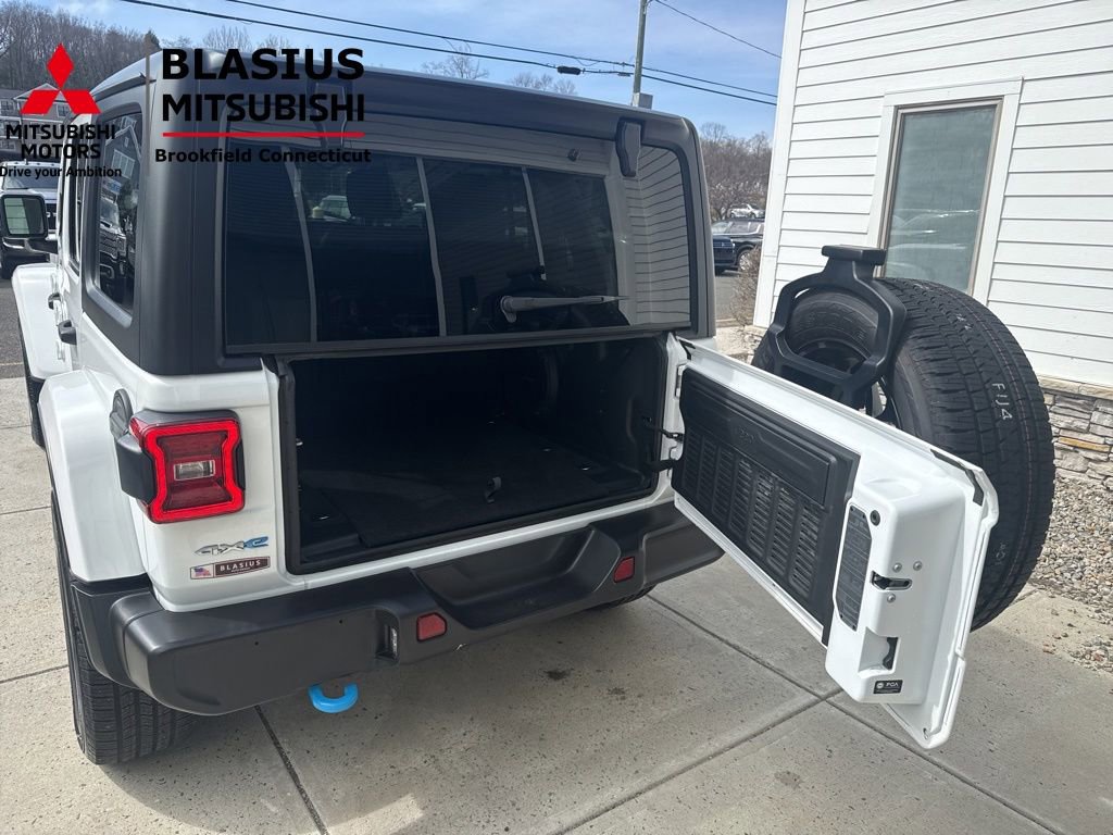 Used 2023 Jeep Wrangler Unlimited Sahara w/ Cold Weather Group image 43