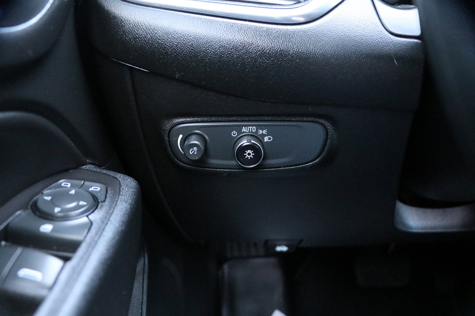 Used 2020 Chevrolet Equinox LT FWD image 12