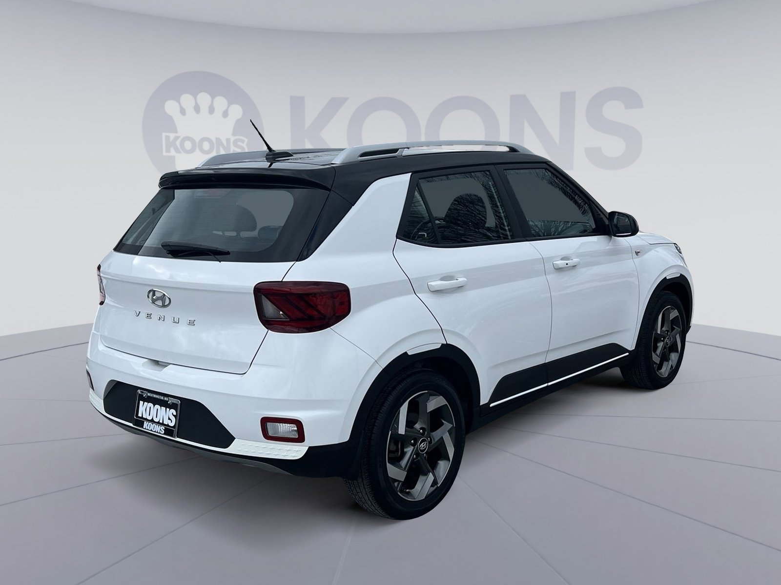 Used 2023 Hyundai Venue Limited image 7