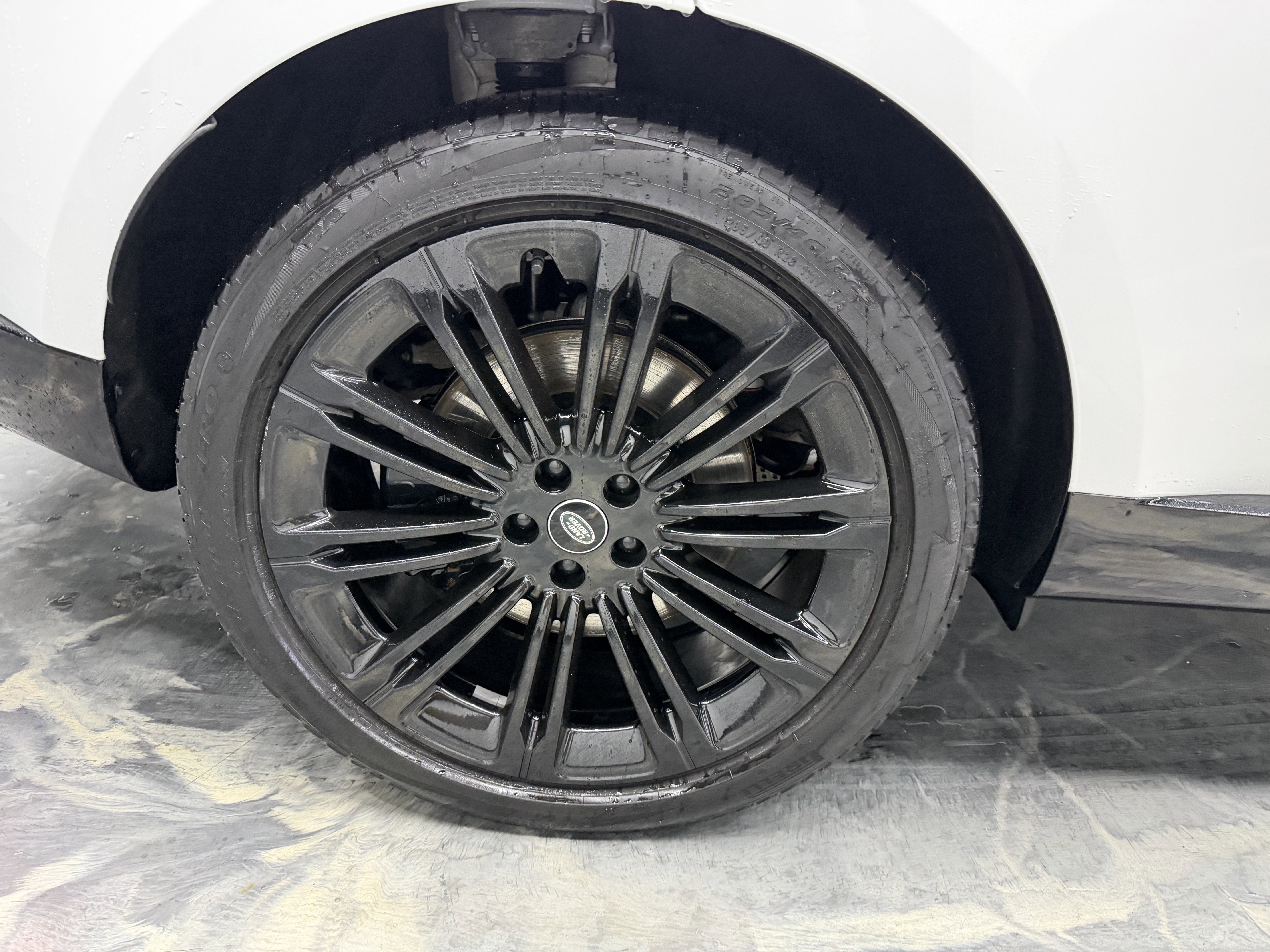 Used 2023 Land Rover Range Rover SE image 28