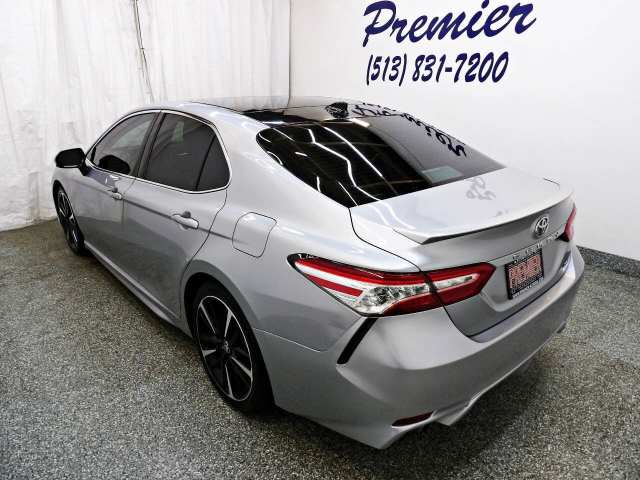 Used 2020 Toyota Camry XSE FWD image 4