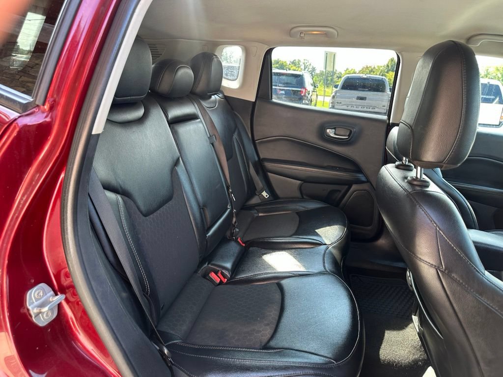 Used 2020 Jeep Compass Latitude w/ Cold Weather Group AWD/4WD image 30