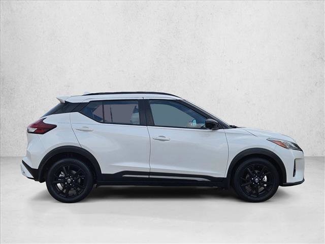 Used 2022 Nissan Kicks SR w/ Premium Package image 4