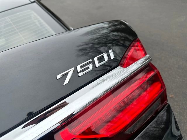 Used 2018 BMW 750i xDrive image 23