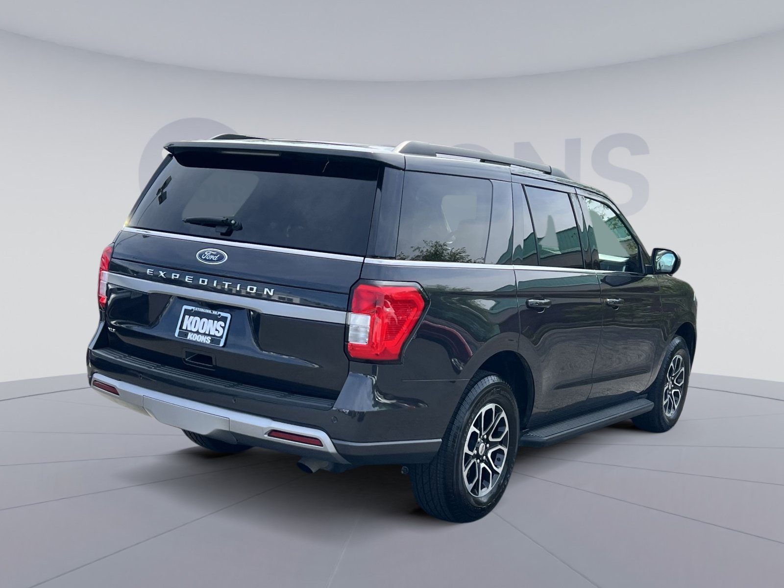 Used 2024 Ford Expedition XLT AWD/4WD image 11