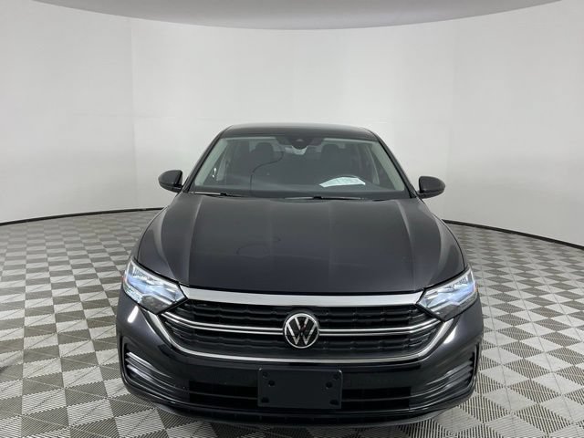 Used 2024 Volkswagen Jetta SE FWD image 2