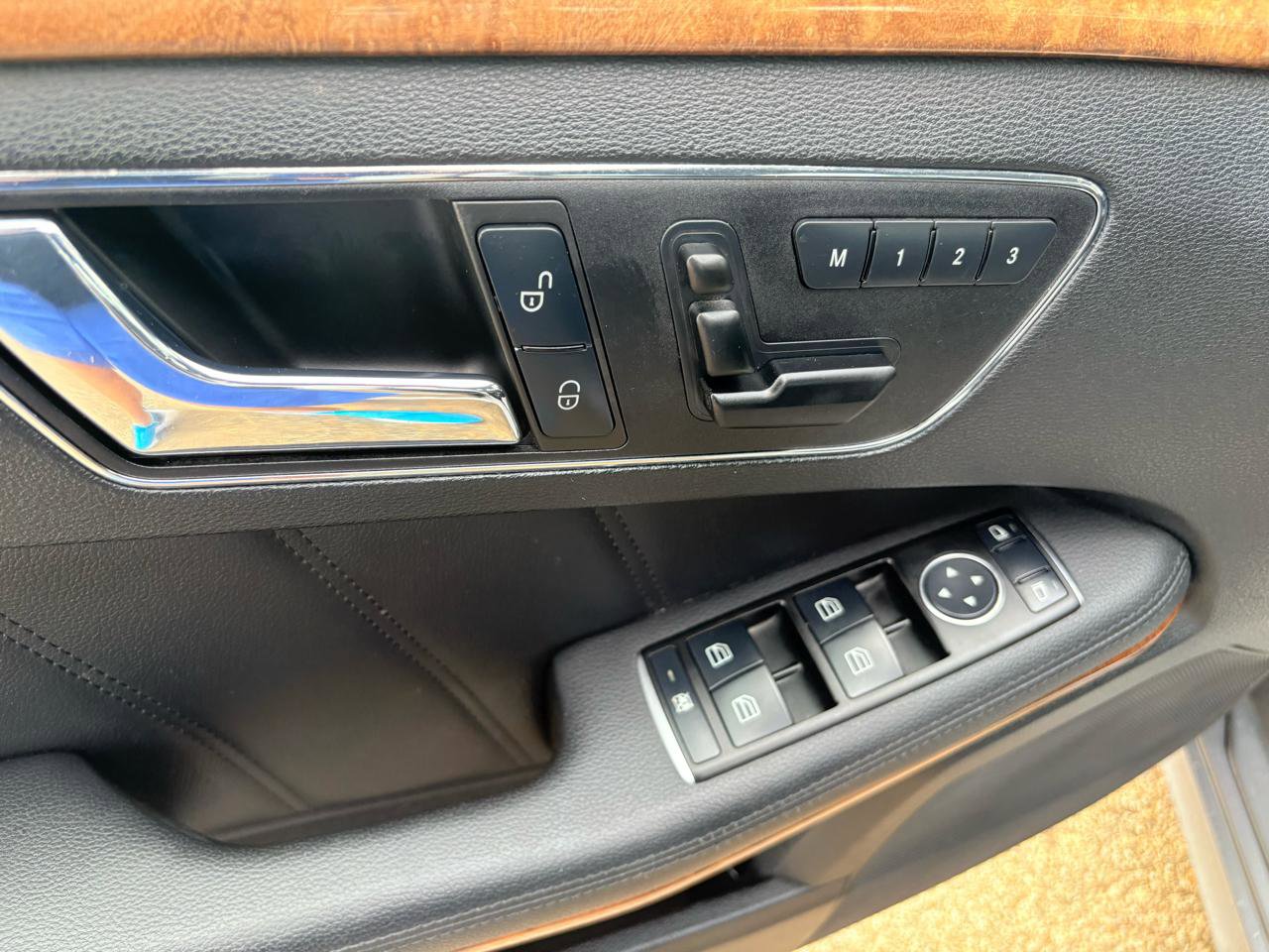 Used 2011 Mercedes-Benz E 350 Sedan image 40