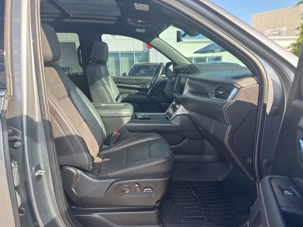 Used 2021 GMC Yukon Denali w/ Denali Premium Package AWD/4WD image 16