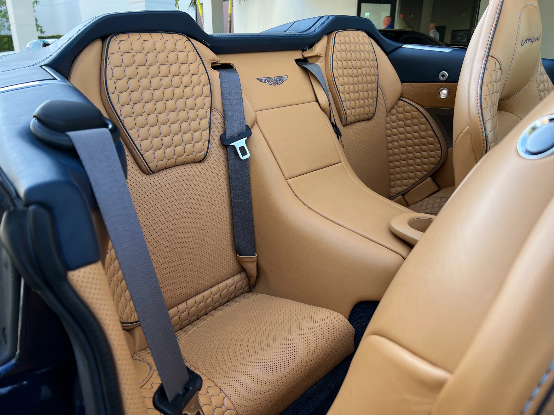 Used 2014 Aston Martin Vanquish Volante image 38