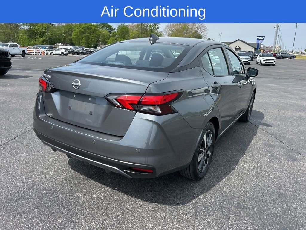 Used 2025 Nissan Versa SV FWD image 4