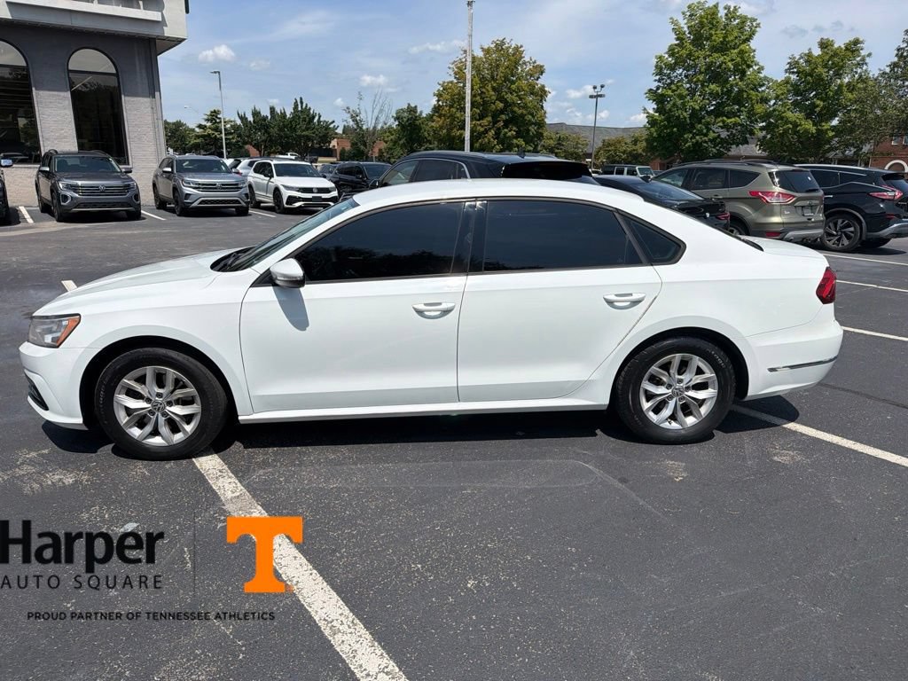 Used 2018 Volkswagen Passat 2.0T S w/ Driver Assistance Package FWD image 2