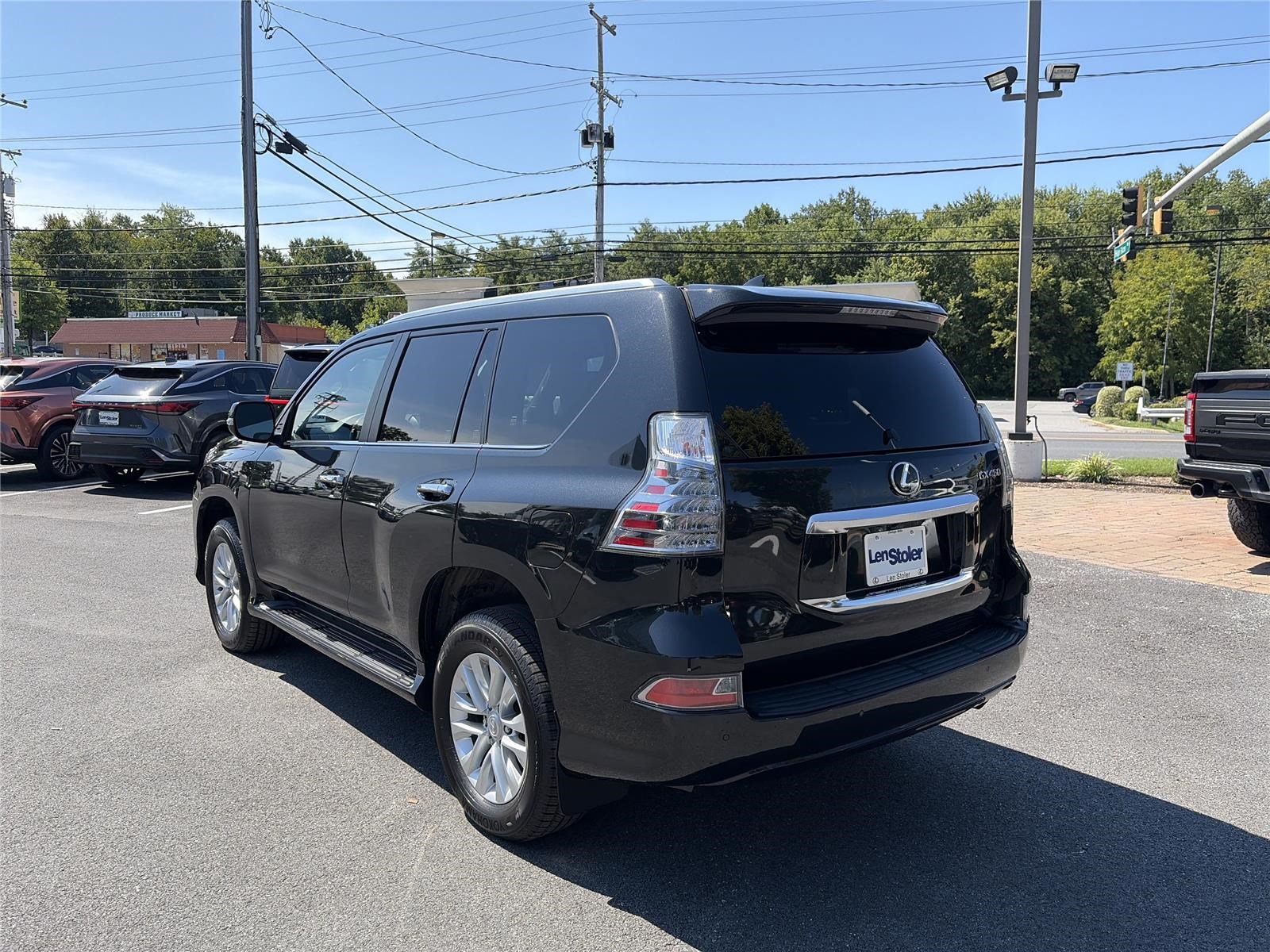 Used 2023 Lexus GX 460 Premium w/ Premium Package AWD/4WD image 3
