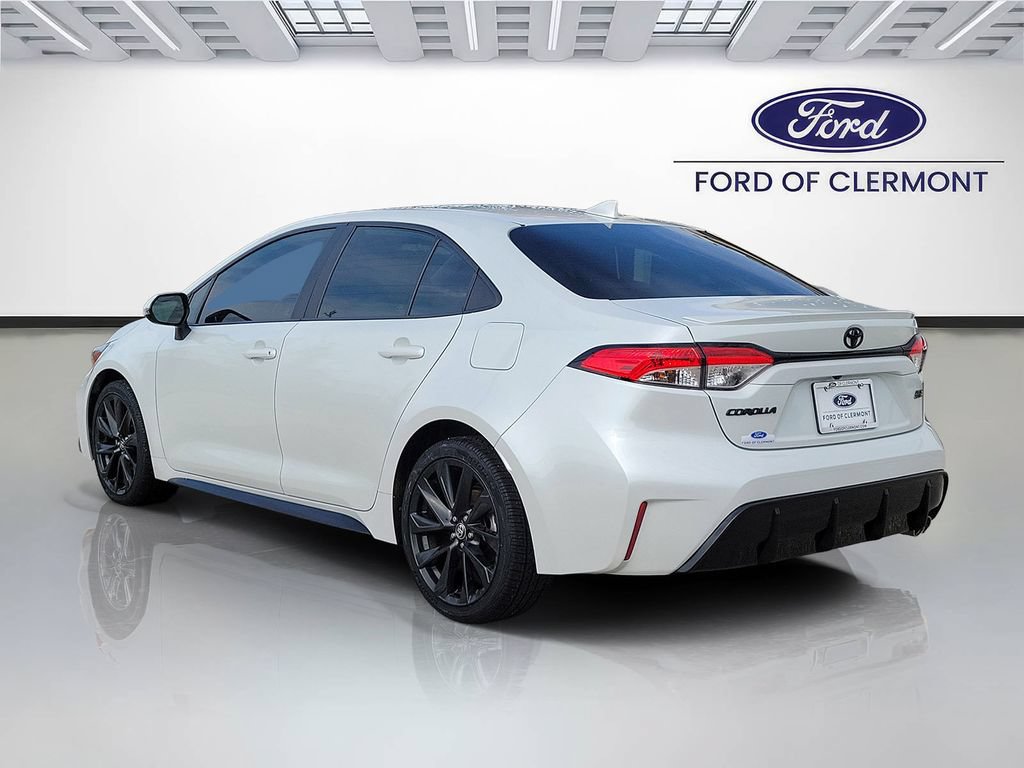 Used 2023 Toyota Corolla SE FWD image 3