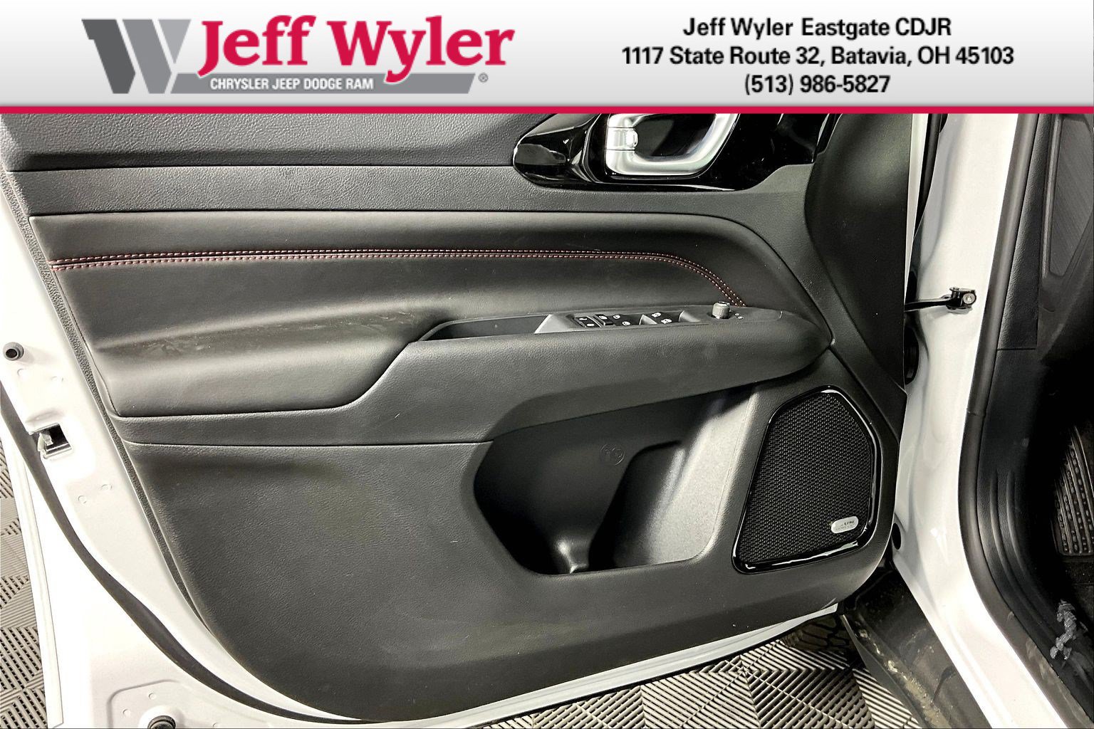 New 2026 Jeep Compass Trailhawk w/ Sun, Sound & Navigation Group AWD/4WD image 24