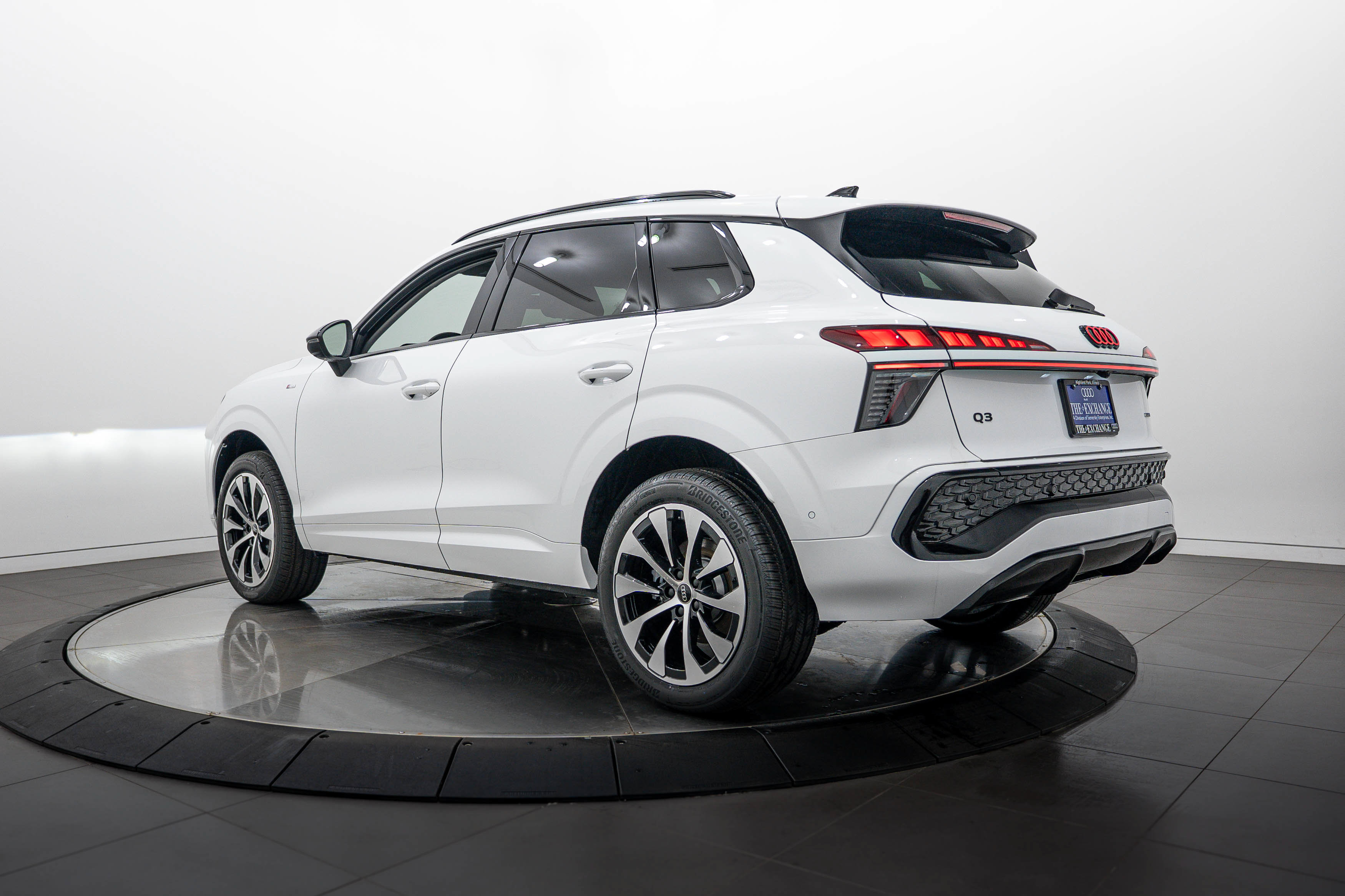 New 2026 Audi Q3 quattro 2.0T AWD/4WD image 5