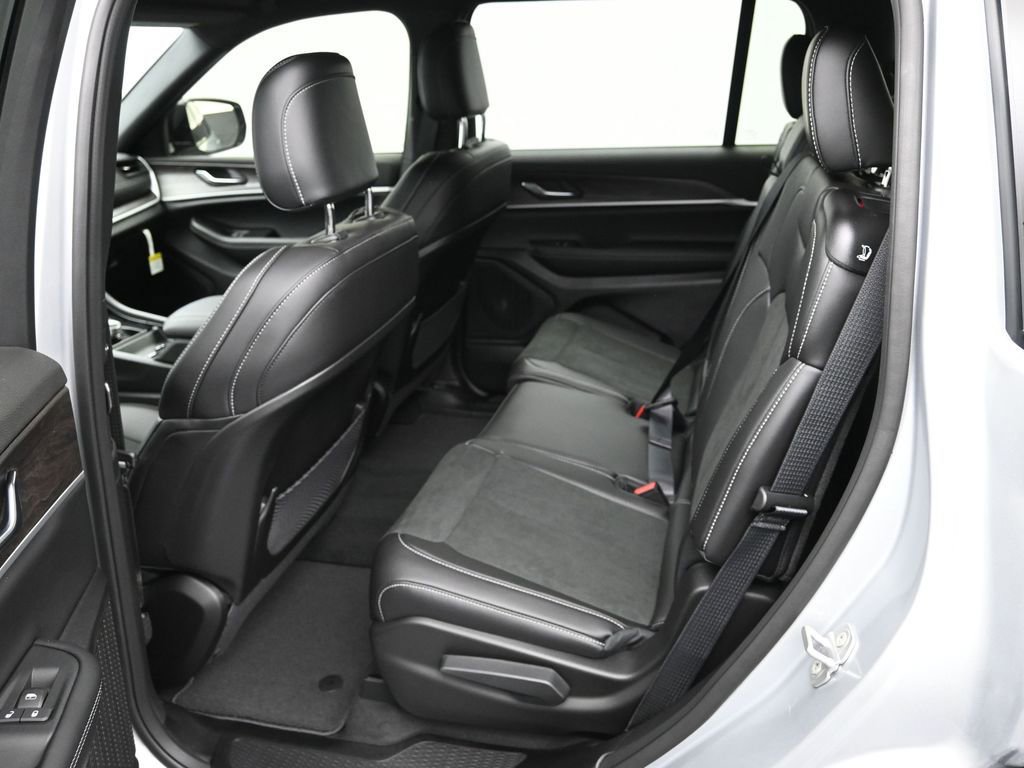 New 2026 Jeep Grand Cherokee L 4WD image 23