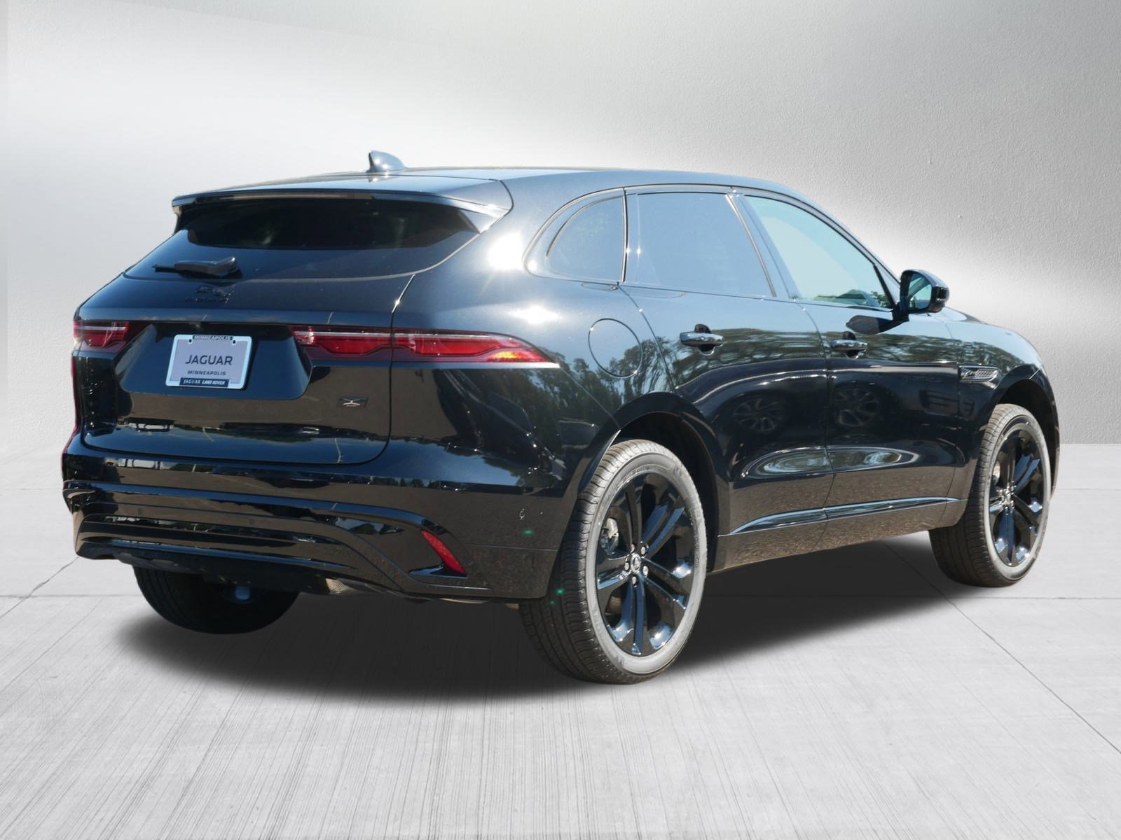 New 2026 Jaguar F-PACE R-Dynamic S image 2
