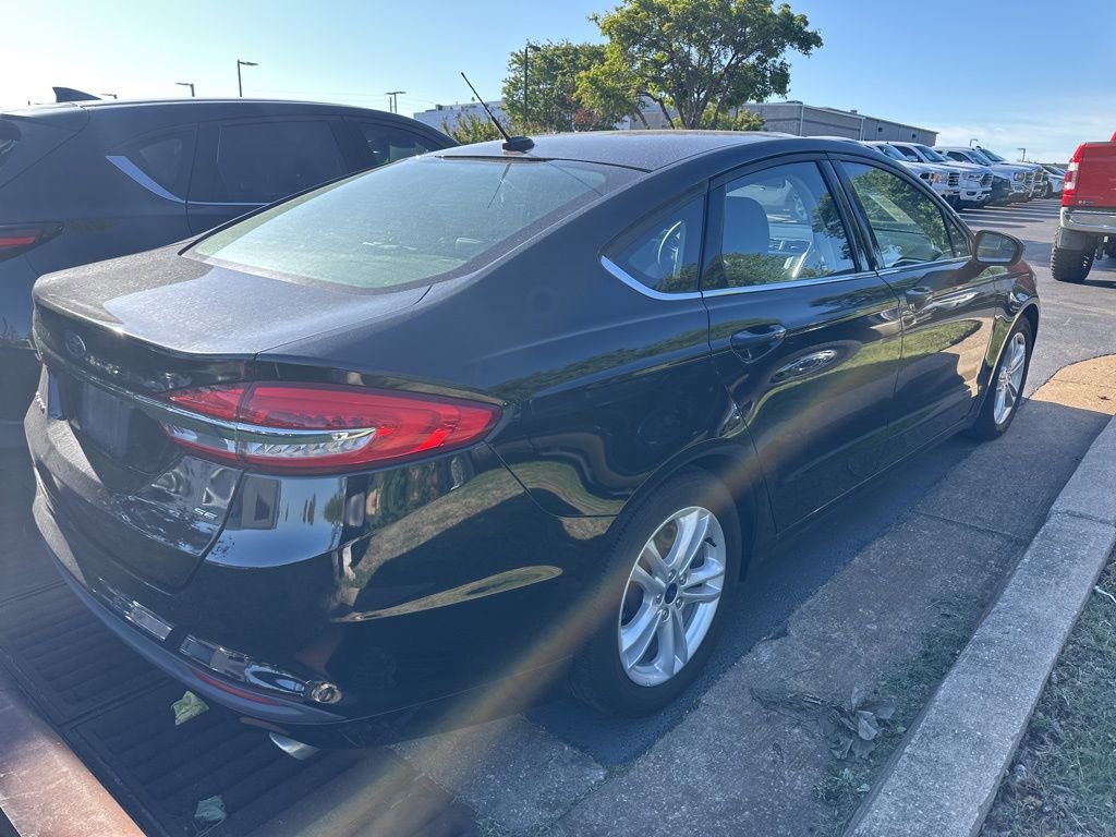 Used 2018 Ford Fusion SE FWD image 4