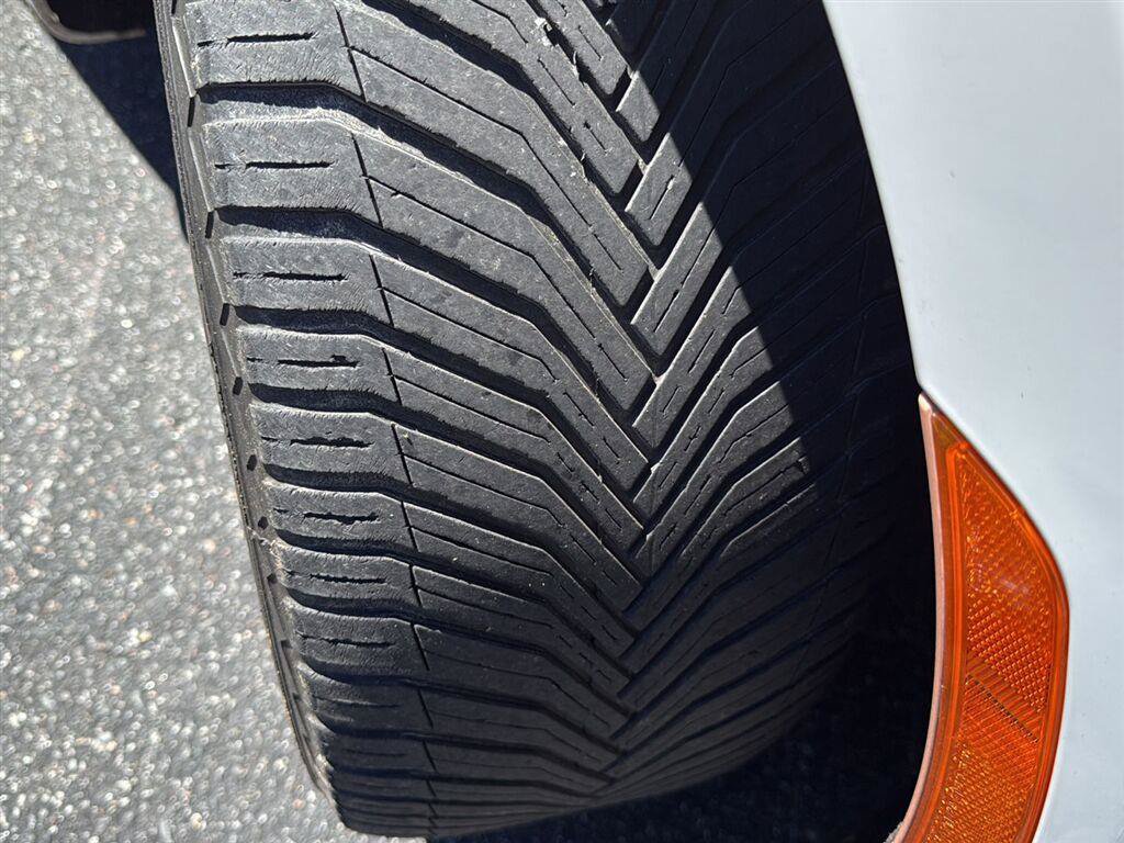 Used 2019 Chrysler Pacifica Limited w/ Tire & Wheel Group FWD image 5
