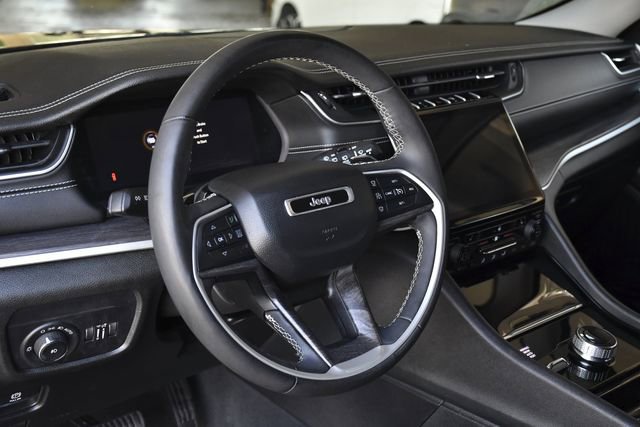 Used 2023 Jeep Grand Cherokee Limited AWD/4WD image 22
