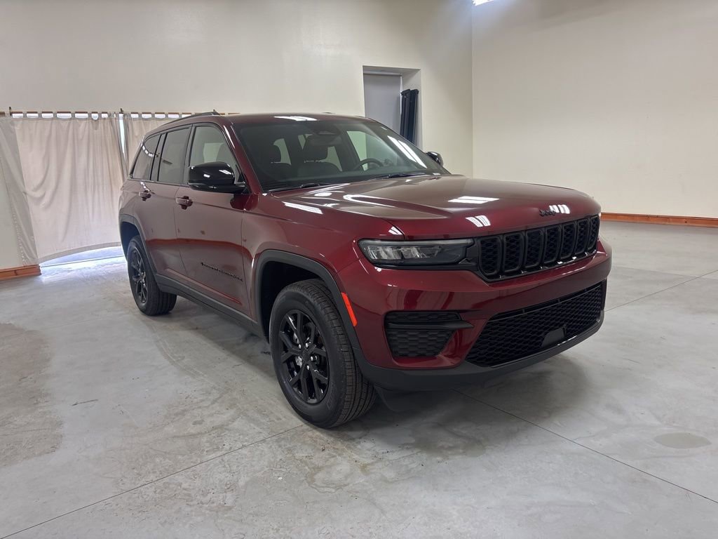 Used 2024 Jeep Grand Cherokee Altitude image 2
