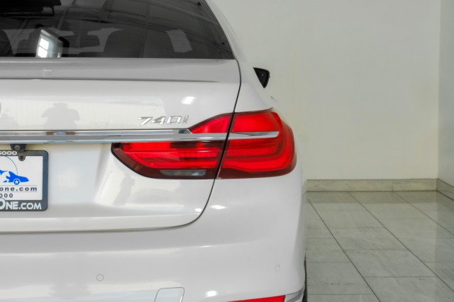 Used 2019 BMW 740i w/ Executive Package RWD image 54