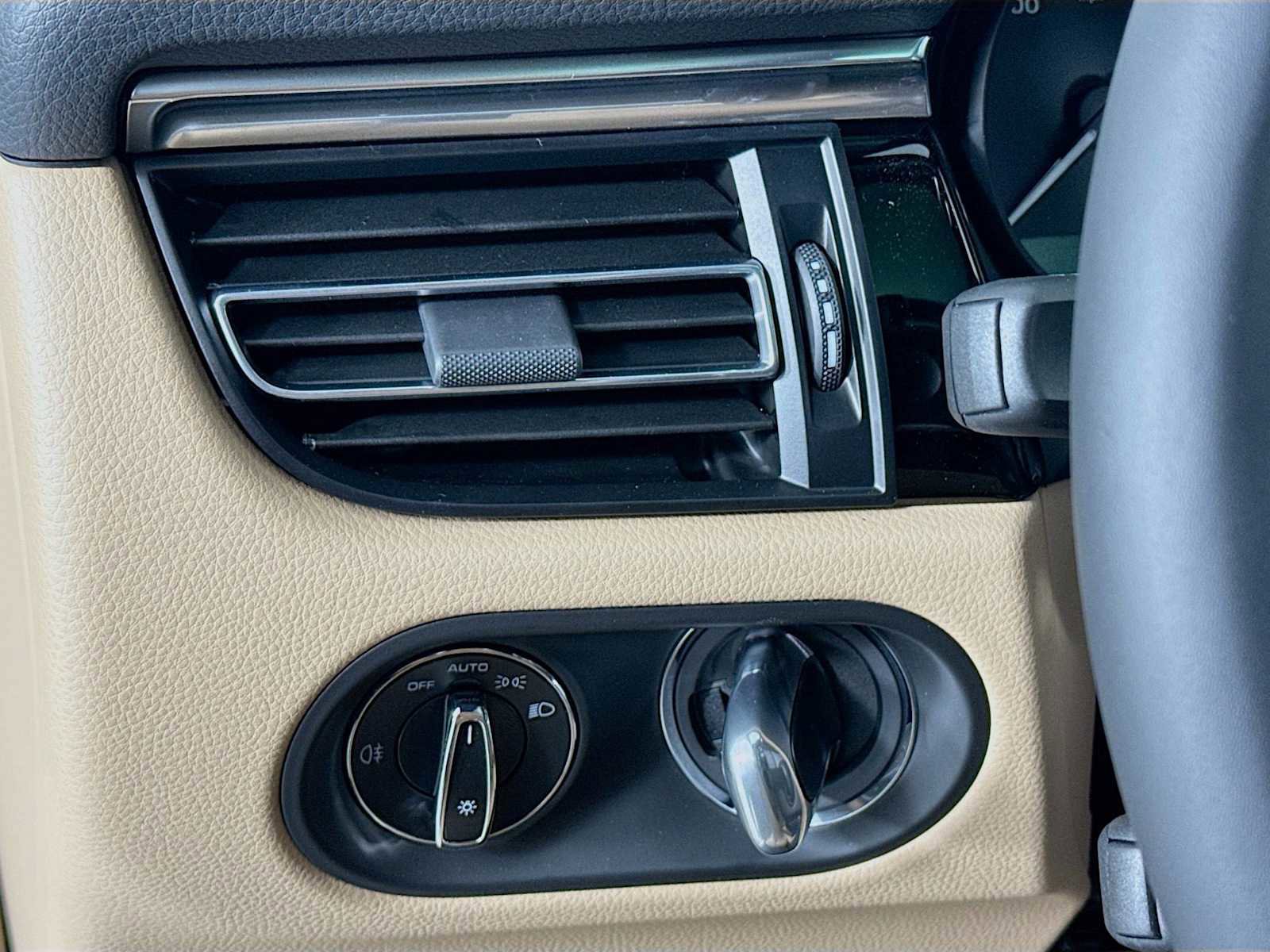 New 2025 Porsche Macan S image 14