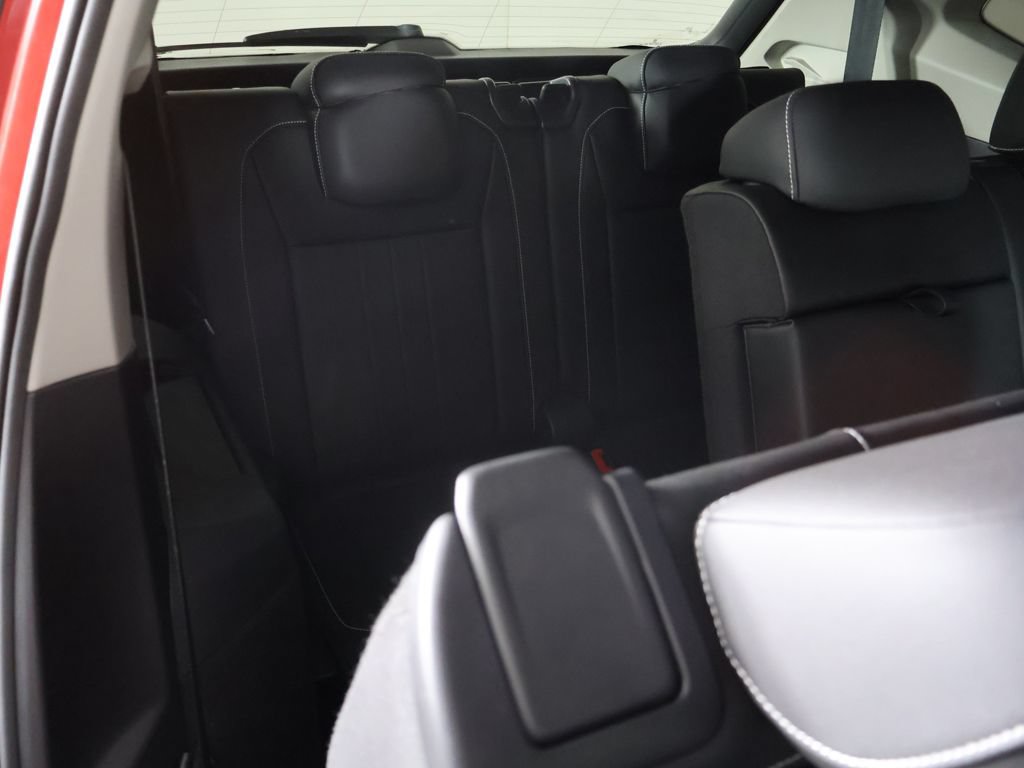 Used 2023 Volkswagen Tiguan SE w/ Panoramic Sunroof Package FWD image 38