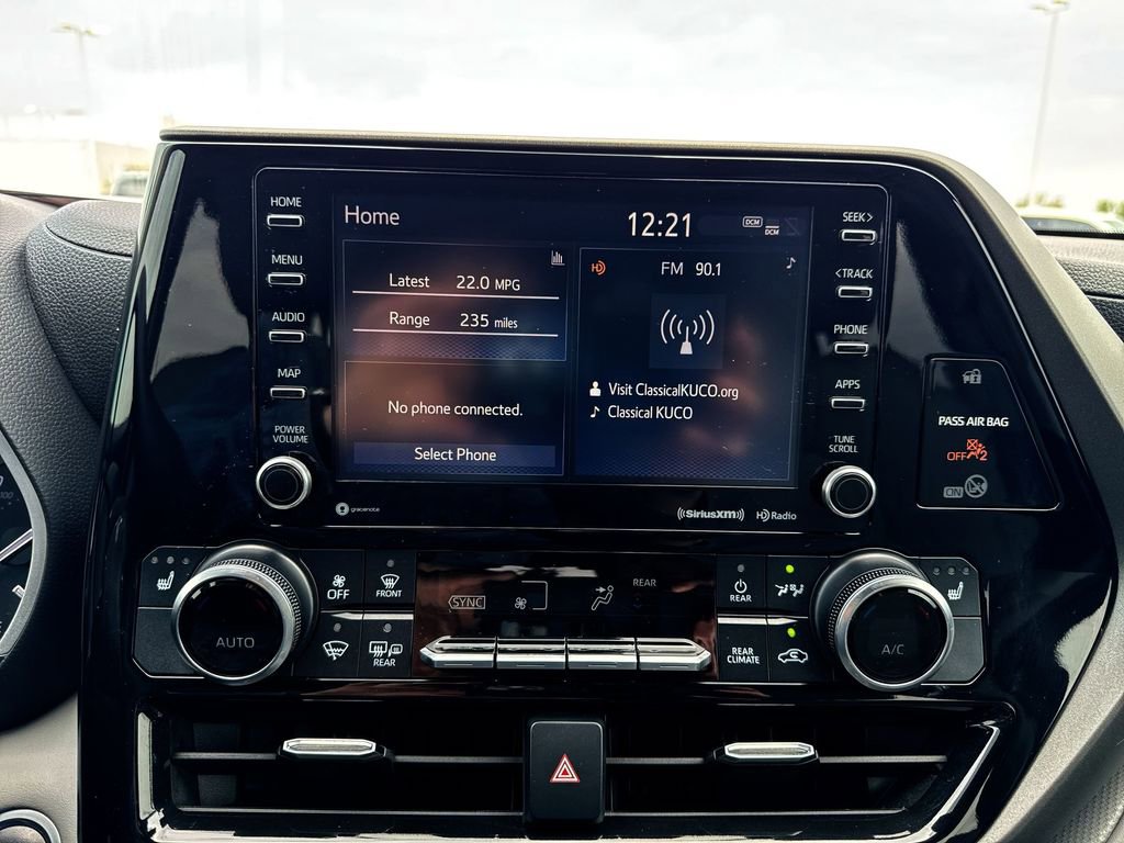 Used 2021 Toyota Highlander XLE FWD image 16