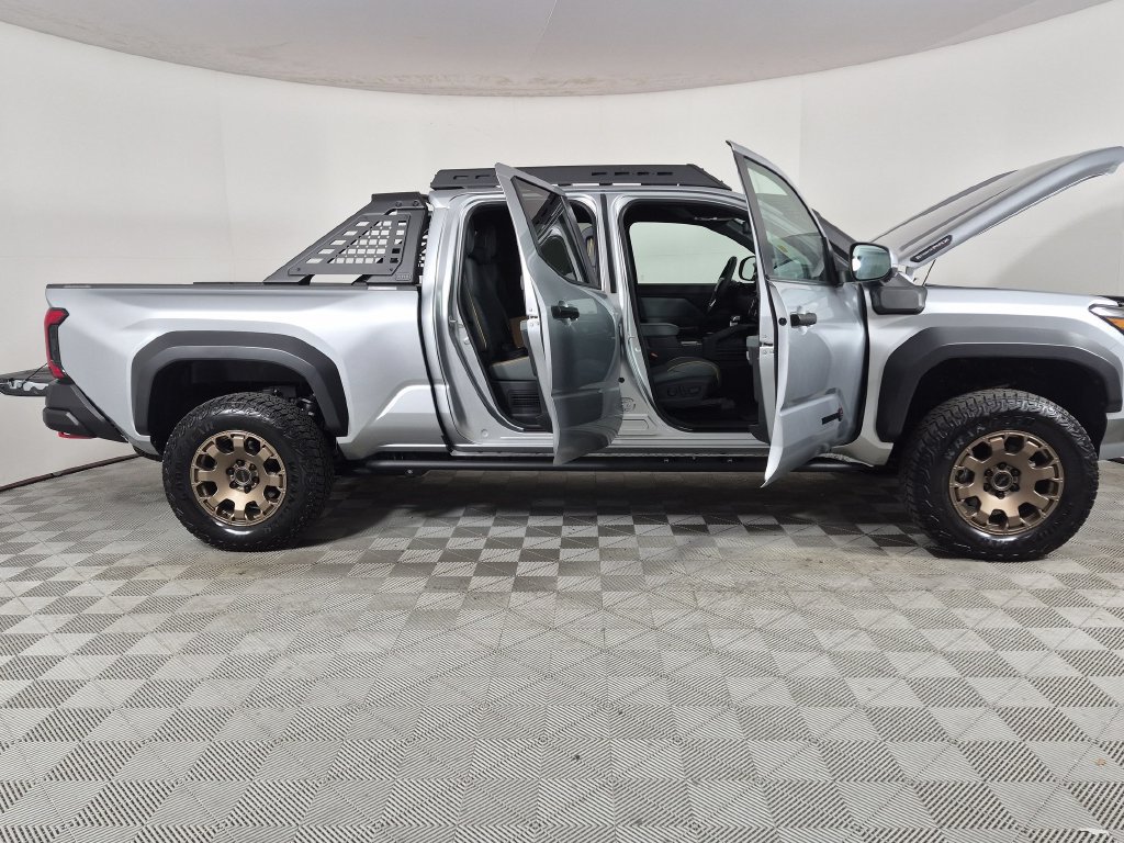 Used 2025 Toyota Tacoma 4x4 Double Cab Hybrid image 9