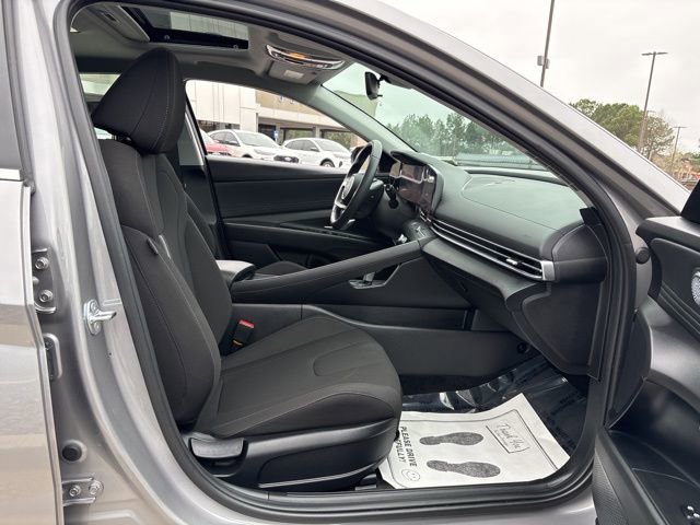Used 2025 Hyundai Elantra SEL image 20